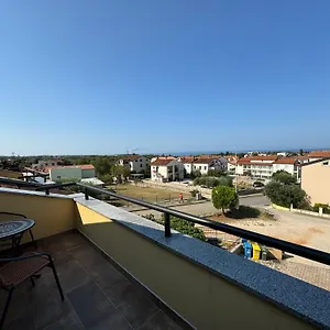 Sunny Maj Apartment